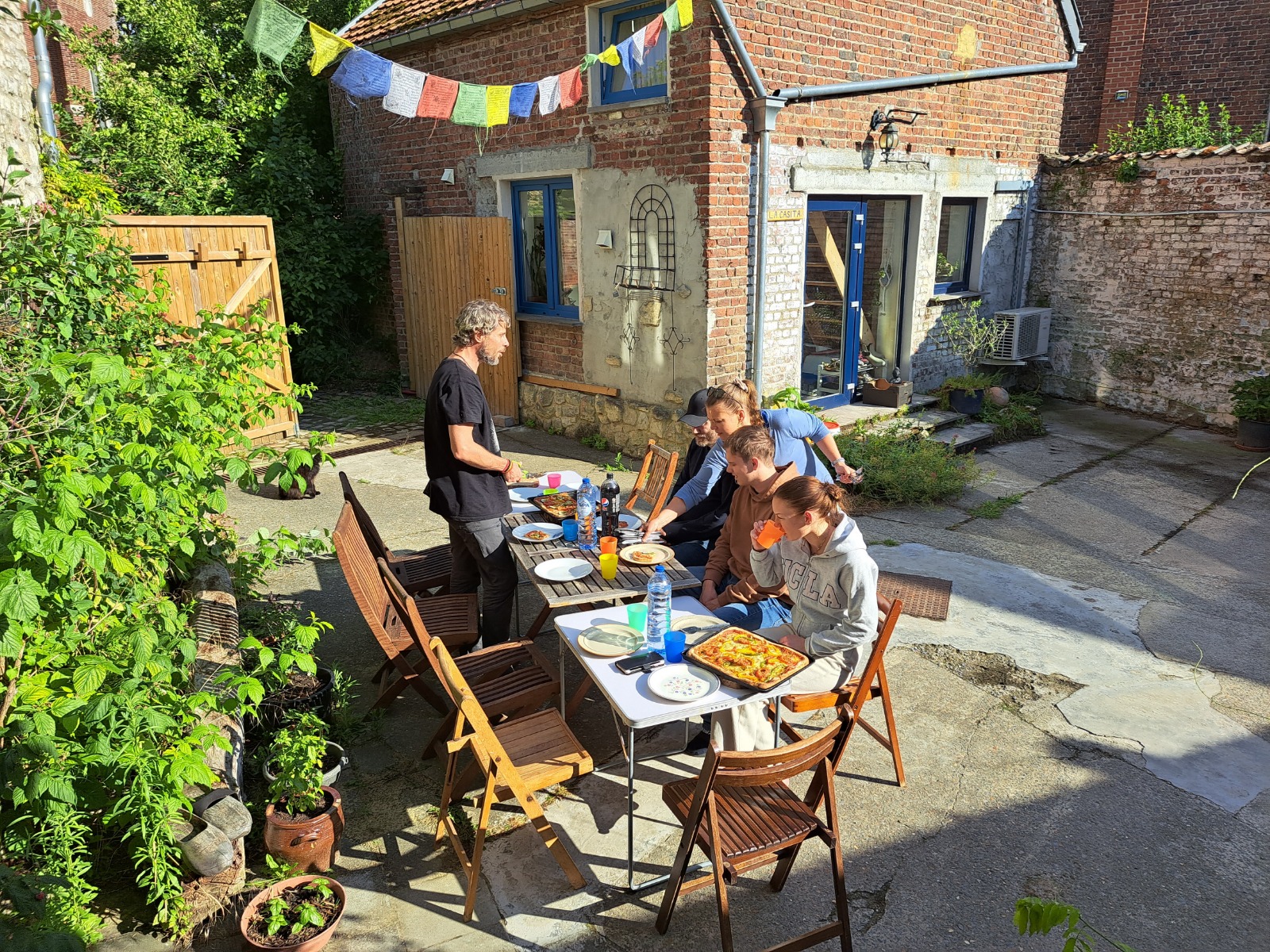 Repas convivial en groupe
